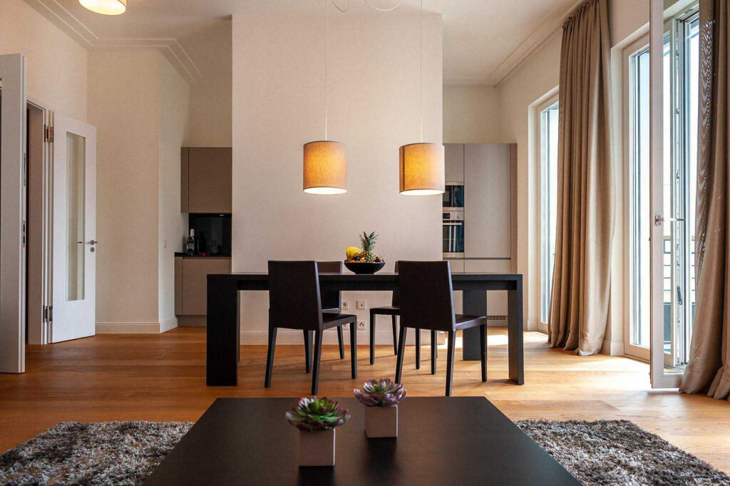 Wohn und Esszimmer des Executive Apartment in den The Wellem Residences in Düsseldorf