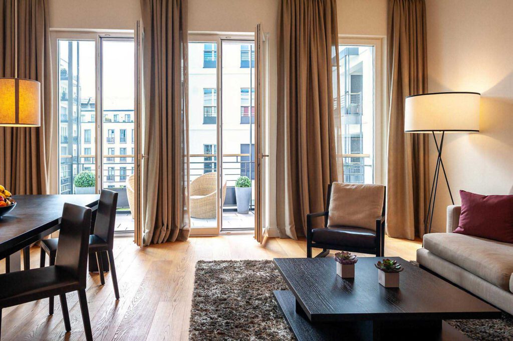 Wohn und Esszimmer des Executive Apartment in den The Wellem Residences in Düsseldorf
