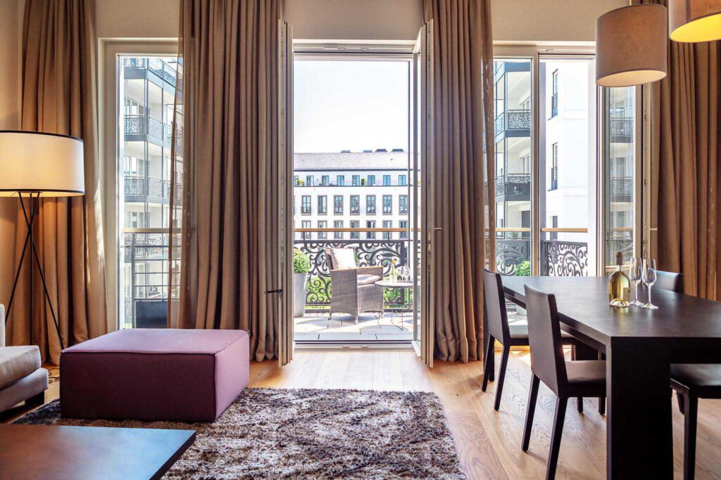 Wohnzimmer des Executive Apartment 2 Bedrooms in den The Wellem Residences in Düsseldorf