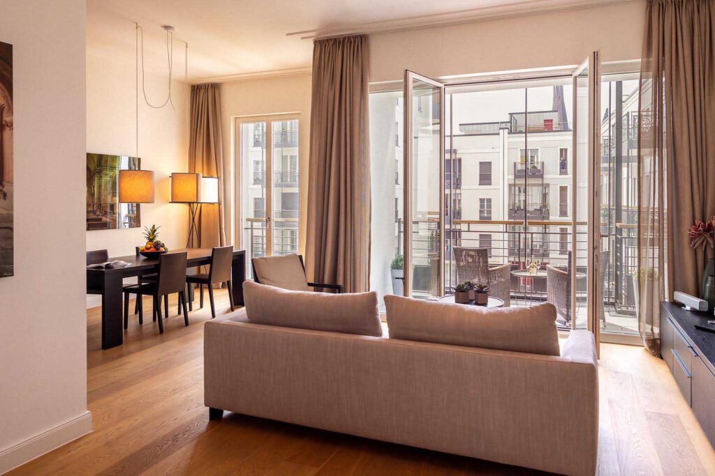 Wohnzimmer des Executive Apartment 2 Bedrooms in den The Wellem Residences in Düsseldorf