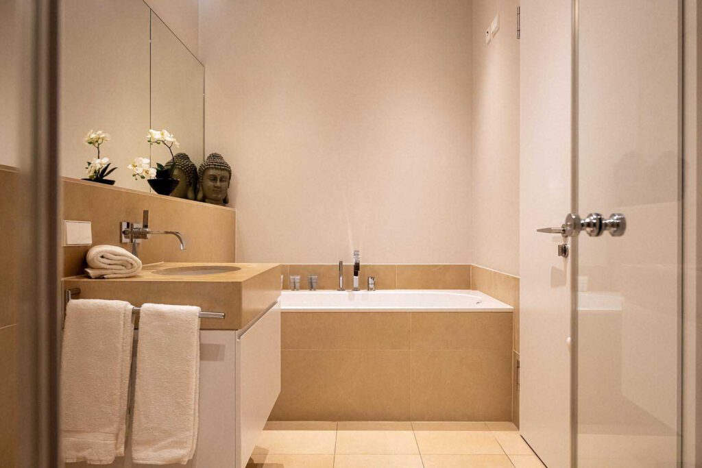 Badezimmer des Executive Apartment 2 Bedrooms in den The Wellem Residences in Düsseldorf