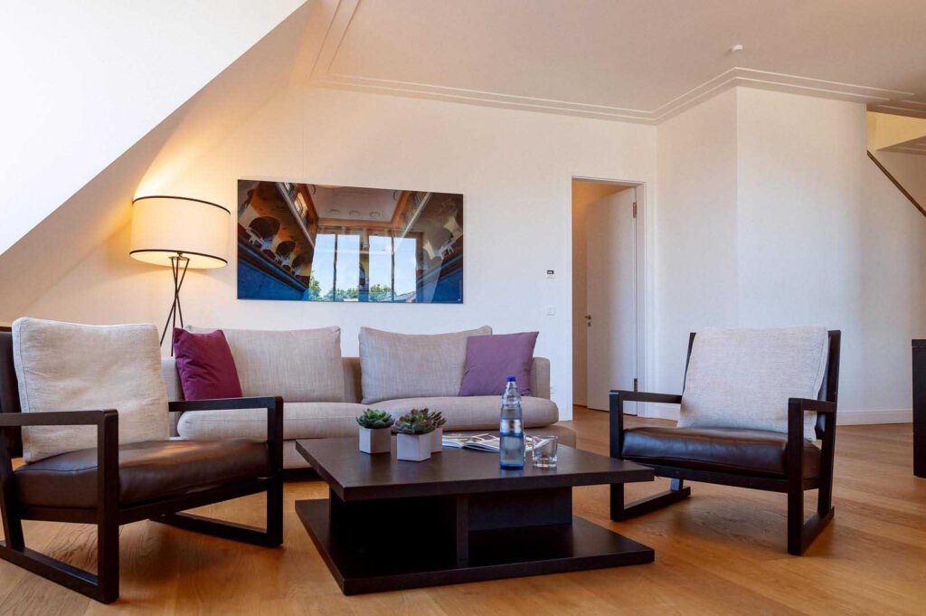 Wohnzimmer des Executive Penthouse 2 Bedrooms in den The Wellem Residences in Düsseldorf