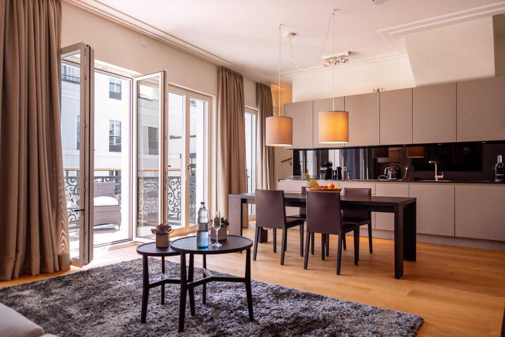 Wohn und Esszimmer des Penthouses in den The Wellem Residences in Düsseldorf