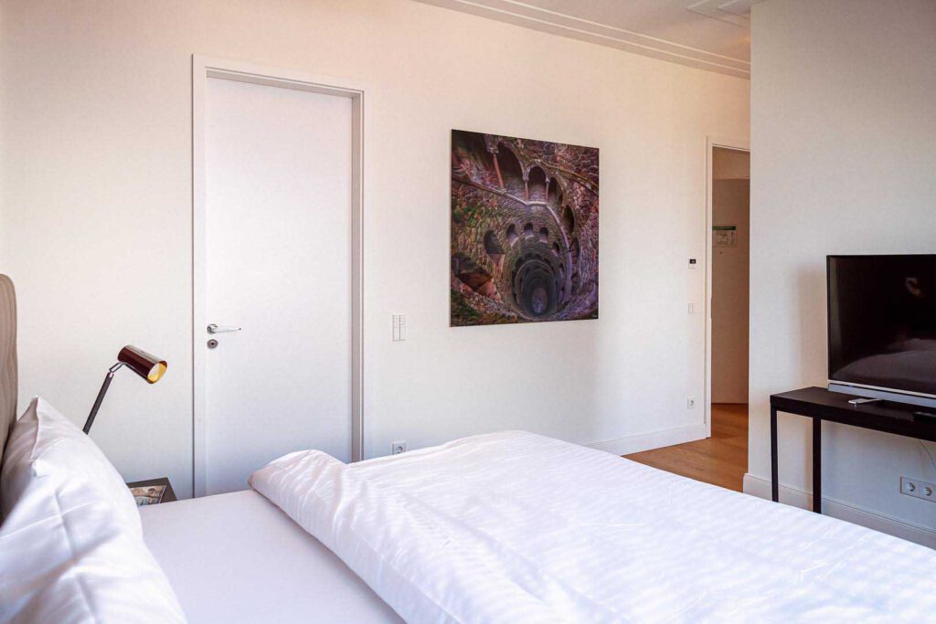 Schlafzimmer des Penthouses in den The Wellem Residences in Düsseldorf