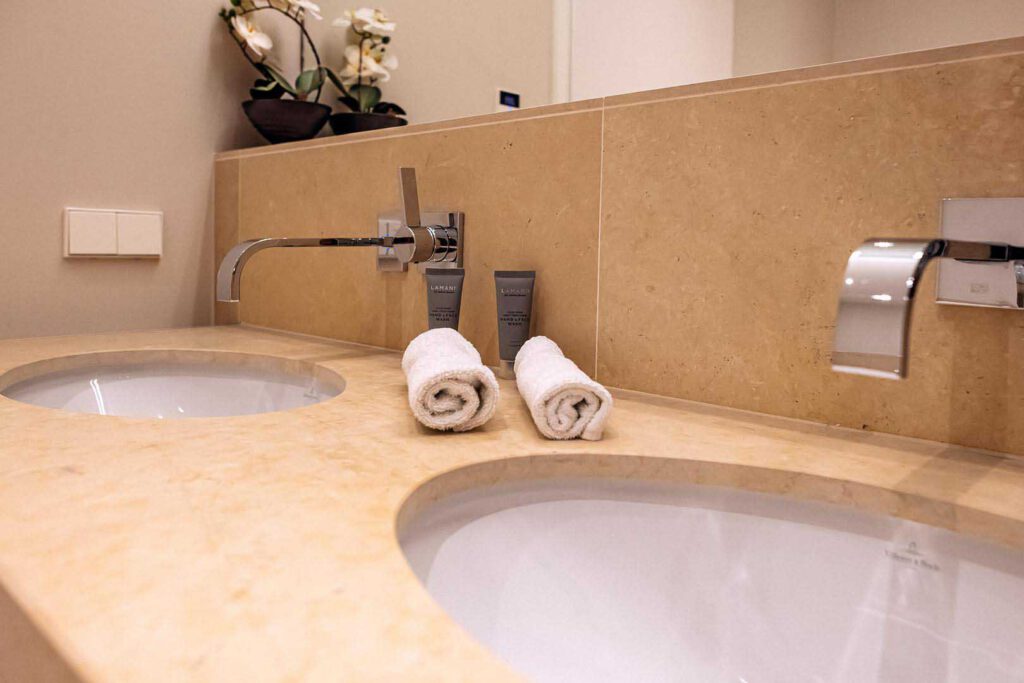 Badezimmer des Penthouses in den The Wellem Residences in Düsseldorf