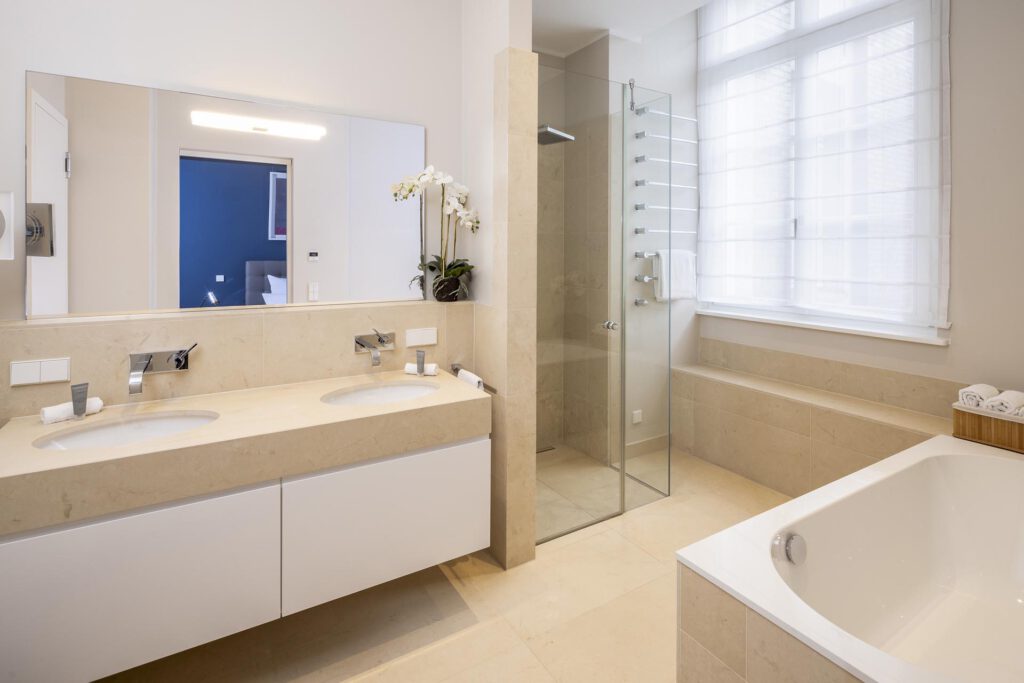 Badezimmer der Castle Suite im Hotel The Wellem Düsseldorf