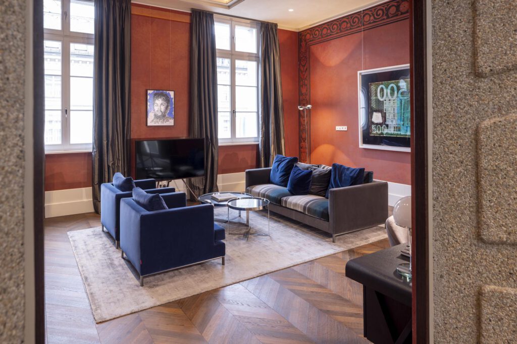 Wohnzimmer der Castle Suite im Hotel The Wellem Düsseldorf