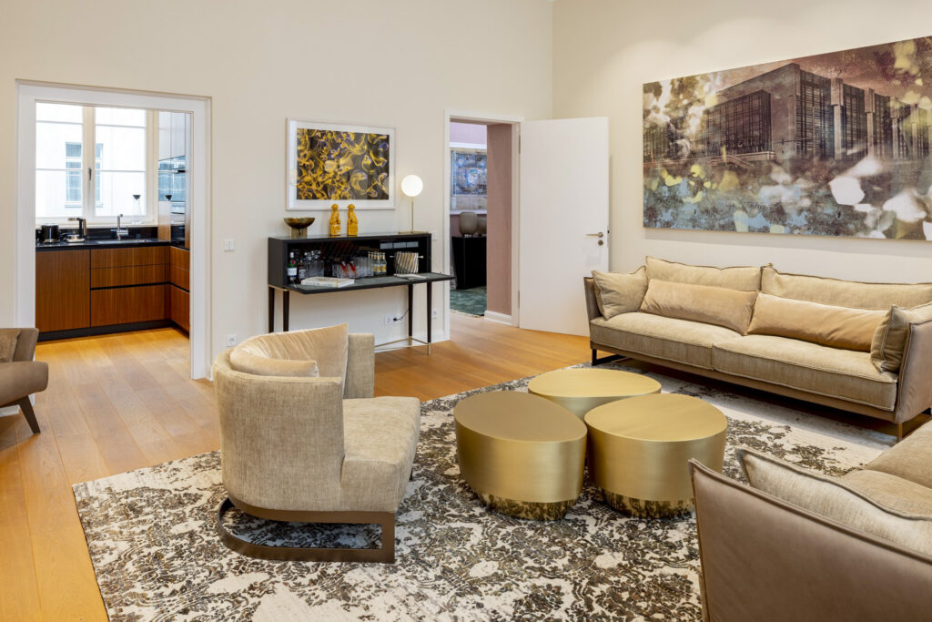 Wohnzimmer der Heritage Suite im Hotel The Wellem Düsseldorf